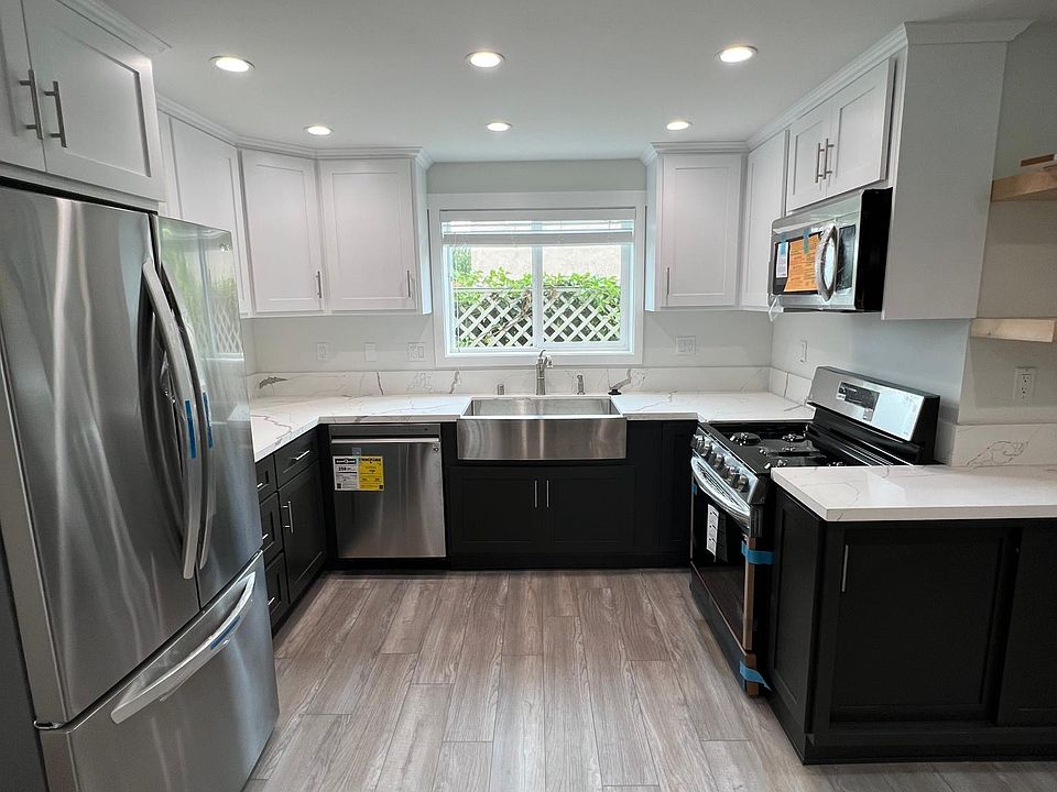 Beautiful Quartz Counter & Multi Color Cabinets