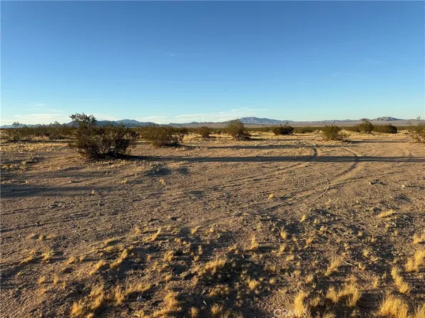 5 Swanee Rd, Lucerne Valley, CA 92356