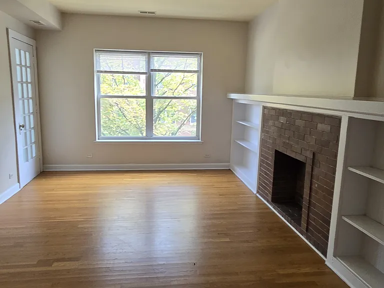 7460 N Greenview Ave #2 — Photo 1