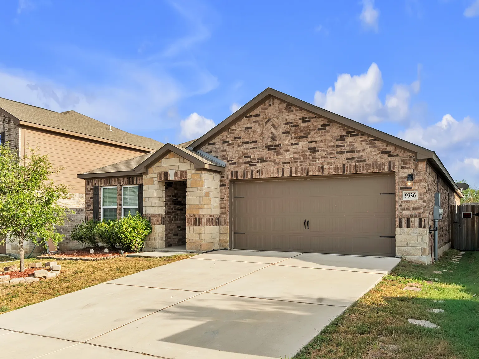 4 bed, 1843 sqft, $2,000 — Photo 2