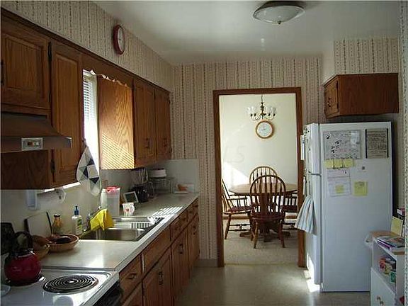 3rd image of 3758 Meadow Ln