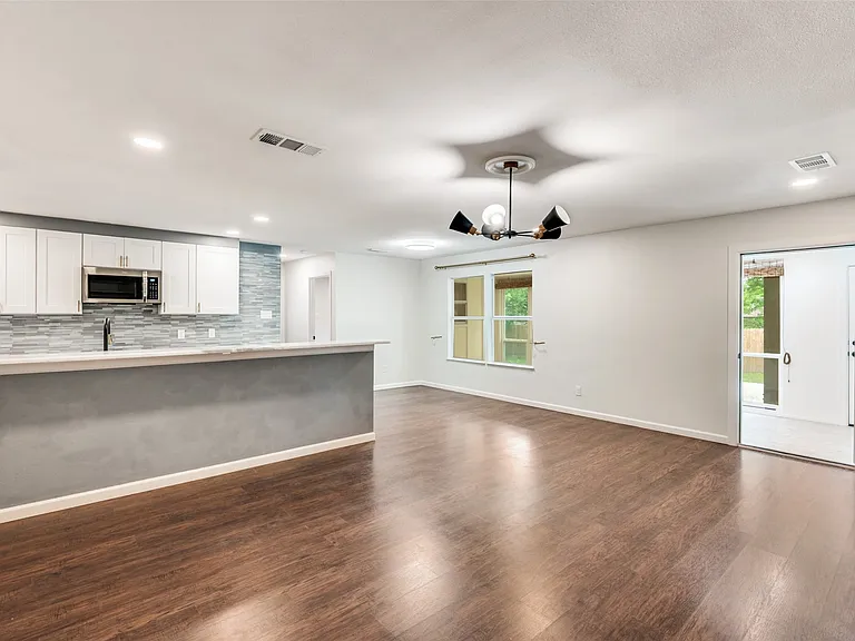 1318 E Windsor Dr — Photo 11