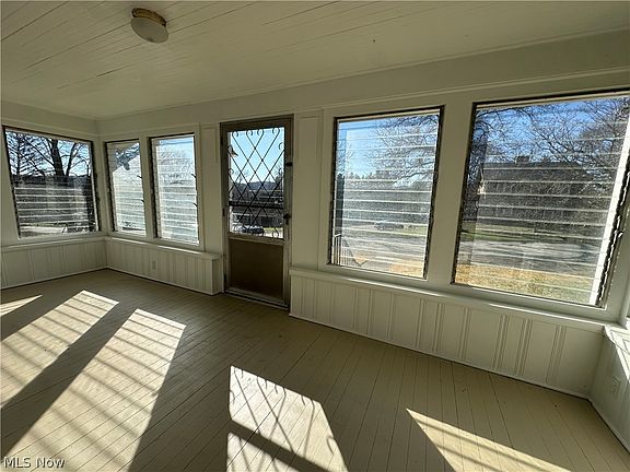 5th image of 6123 Fairdale Dr