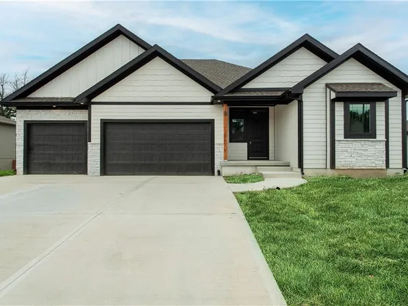816 Hickory Ridge Dr, Grain Valley, MO 64029