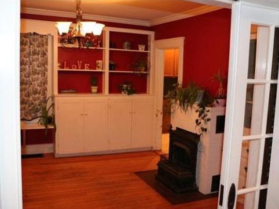 Dining room (now slate blue)