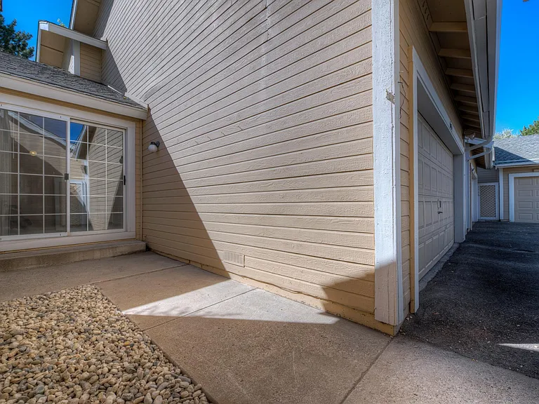 6024 Conness Way — Photo 31