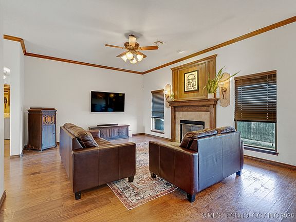 5th image of 431 Westchester Ct