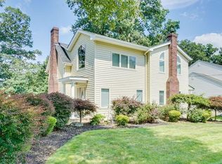 16 Cedar St, Edison, NJ 08820