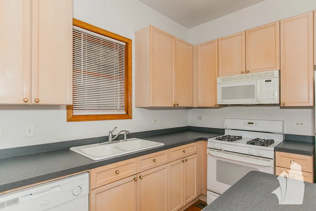 Building Photo - 2732 W North Ave #1