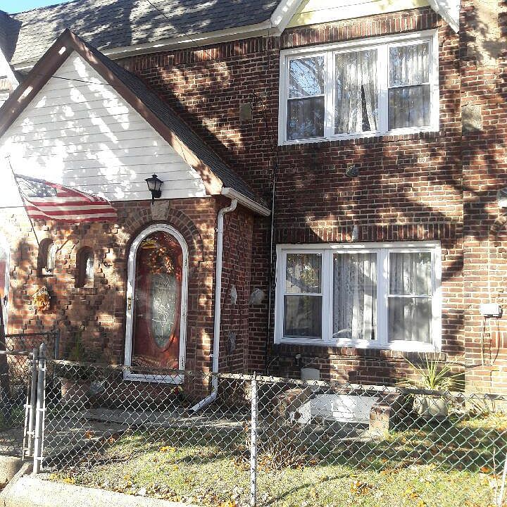 1st image of 222-15 Edmore Ave