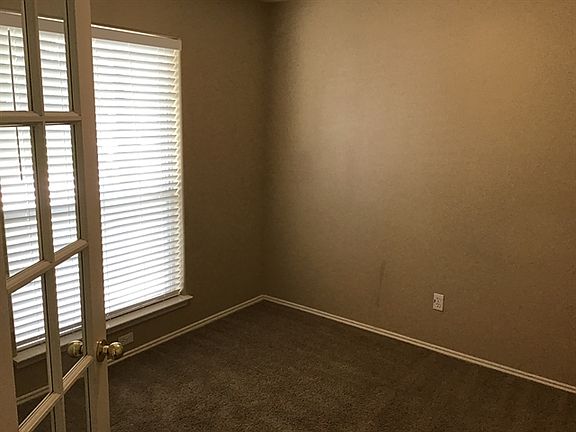5th image of 9607 Western Briar Ln