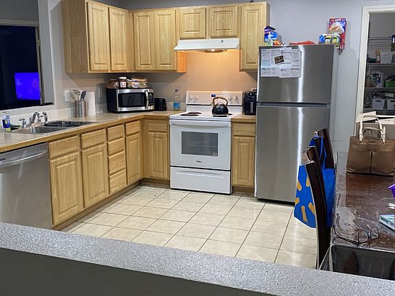 4th image of 221 Parkmont Way