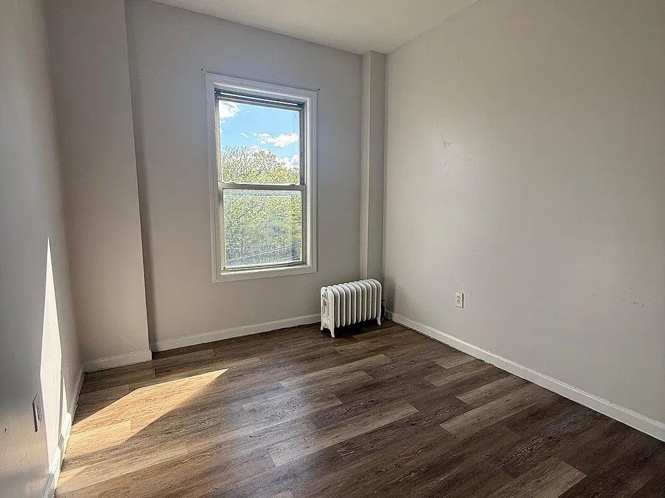 259 Verona Ave #5R