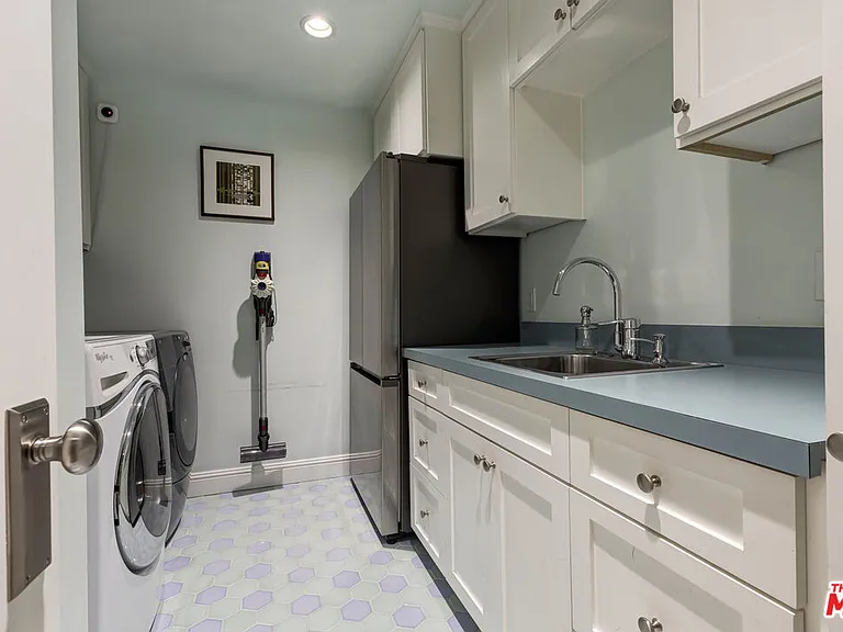 2855 Club Dr — Photo 37