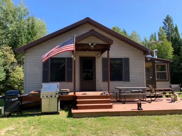 1647 W Edge Rd, Germfask, MI 49836
