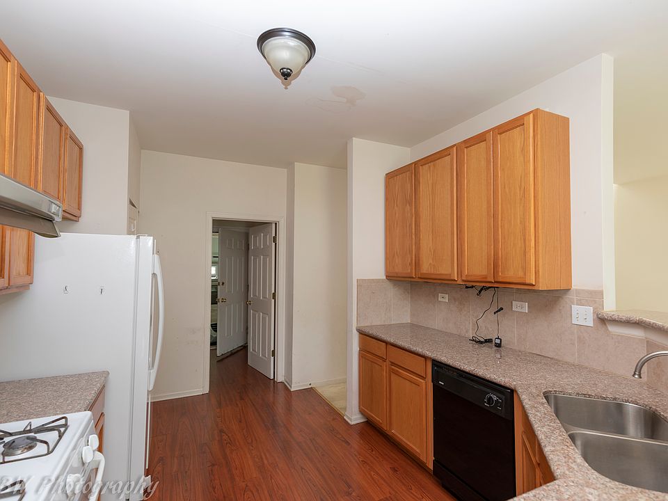 1st image of 359 Pine Lake Cir