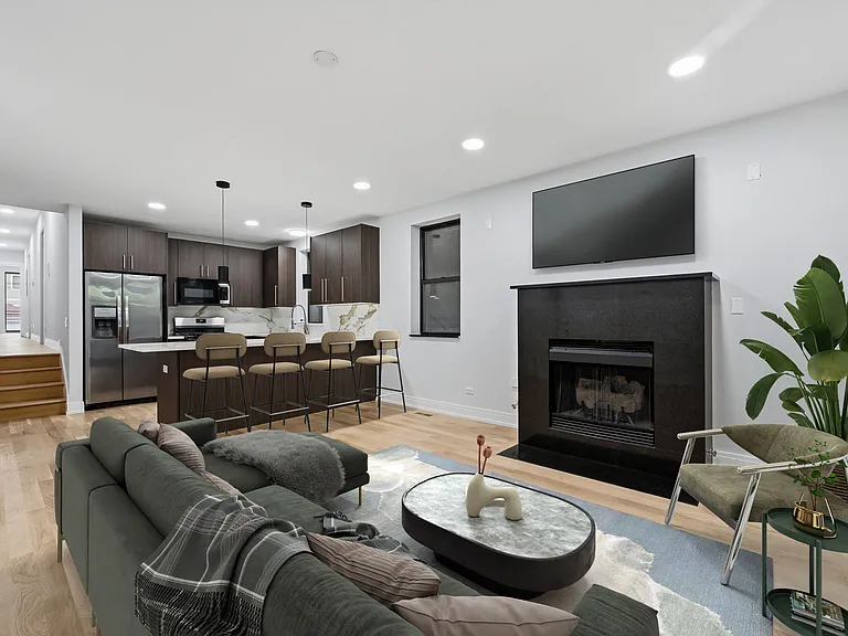 1827 N California Ave #1 — Photo 4