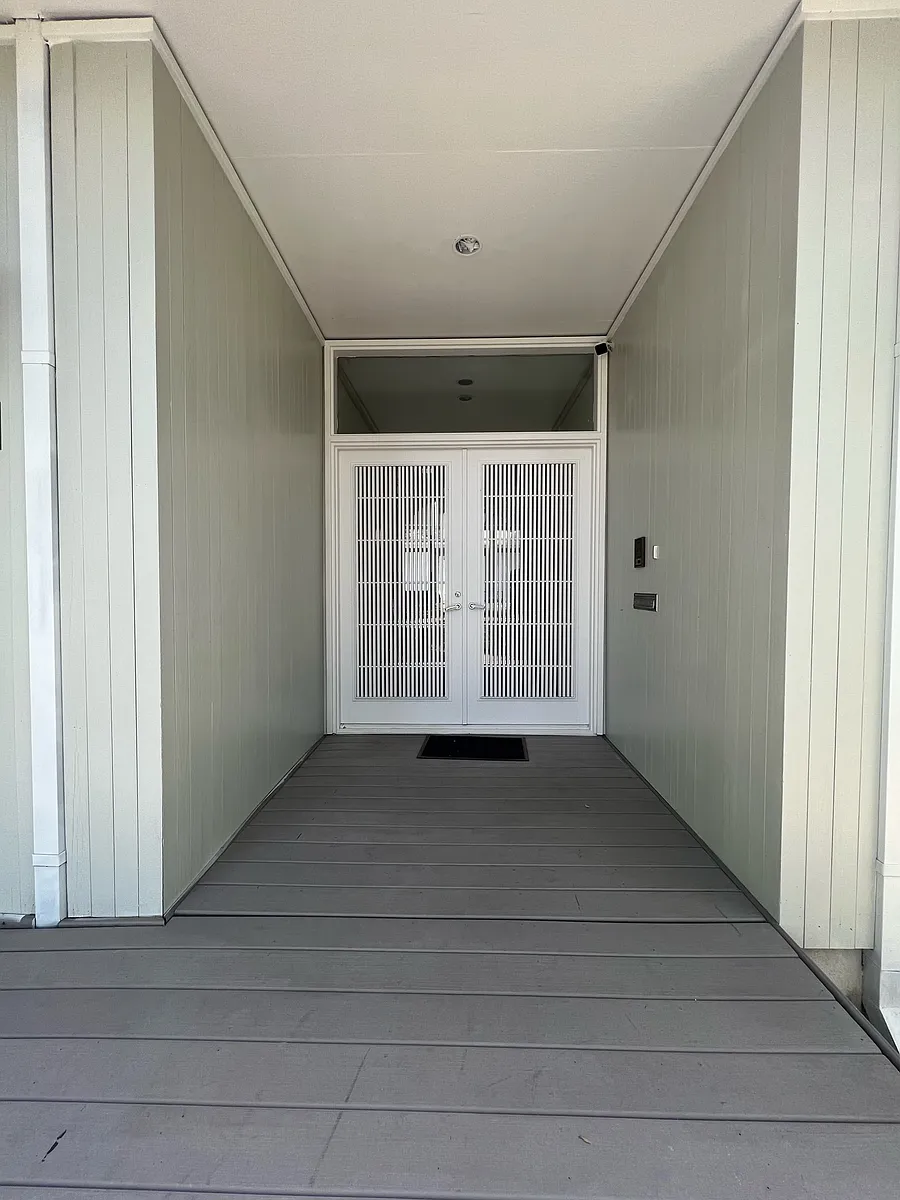 Front door / entry - 4517 Live Oak St