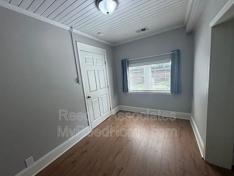 3 bed, 1.0 bath, $1,150 — Photo 4