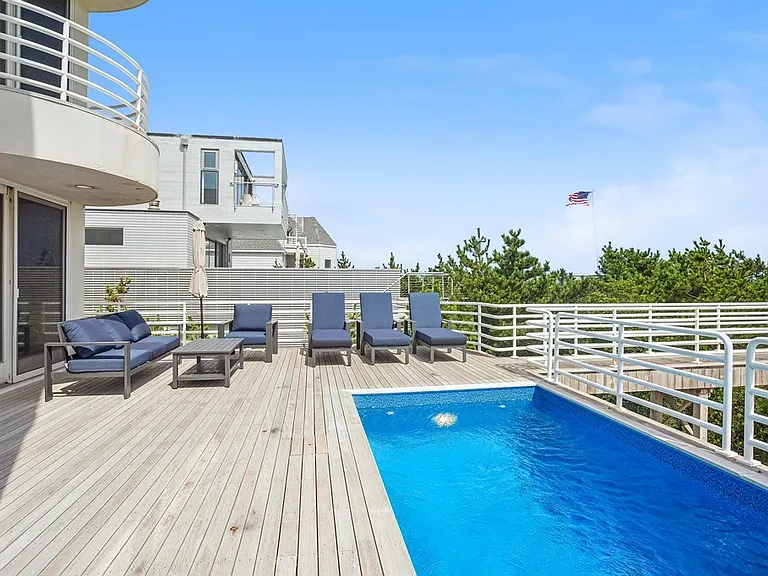 681 Dune Rd — Photo 22