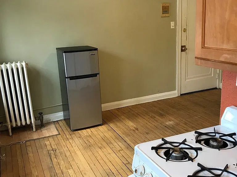 1527 Marshall — Photo 14