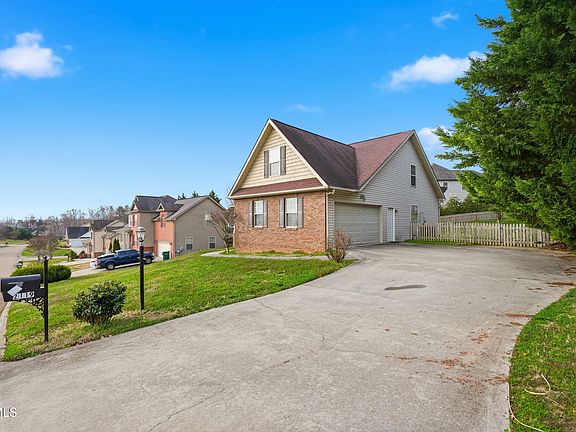 2nd image of 2119 Country Brook Ln