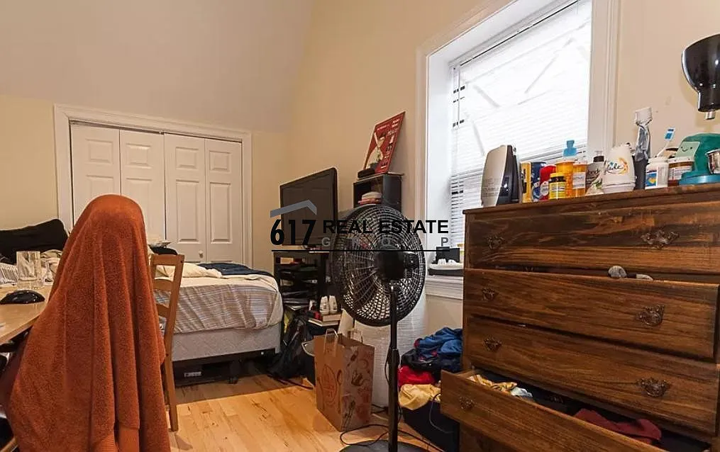 1203 Beacon St — Photo 4