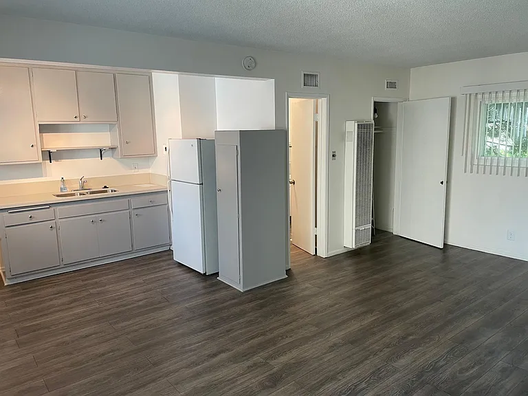 1616 E Sycamore Ave #7 — Photo 4