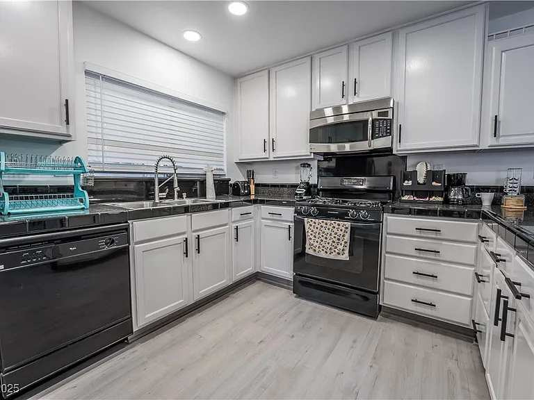 2364 Belvedere Dr — Photo 26