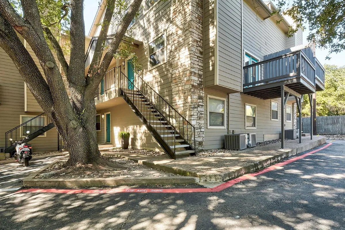 Photo 2 of 25 - 6700 Cooper Ln #39 - Austin, TX Building Photo - 6700 Cooper Ln #39