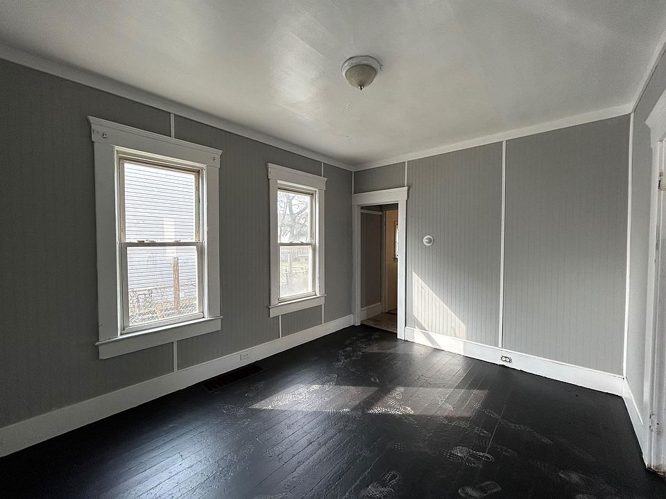 2nd image of 924 Ansel Rd