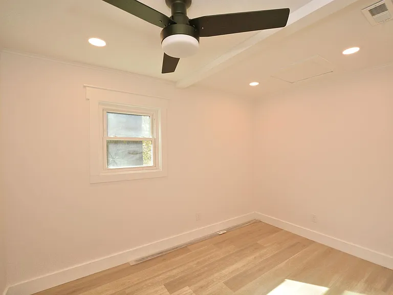 109 Edgemont Dr — Photo 33
