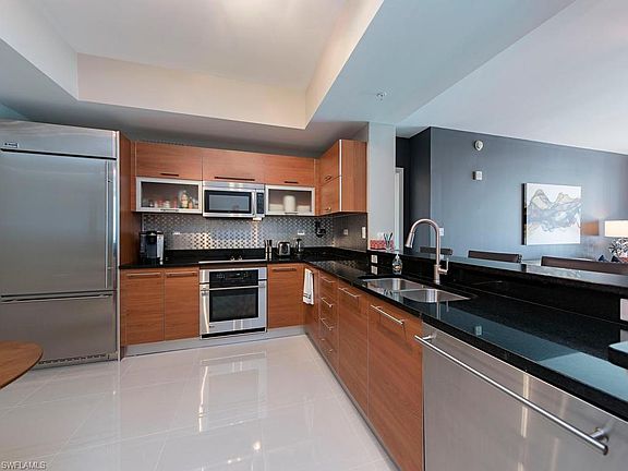 3rd image of 3000 Oasis Grand Blvd APT 501