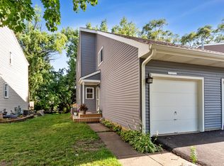 27W159 Cooley Ave, Winfield, IL 60190