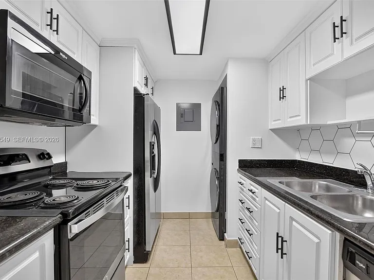 220 Lakeview Dr #210 — Photo 10