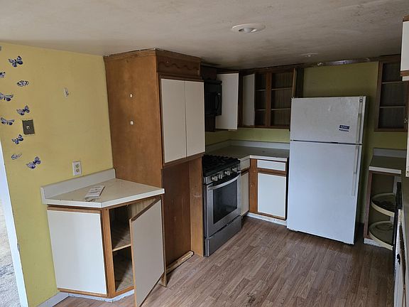 3rd image of 335 Cohasset Ave