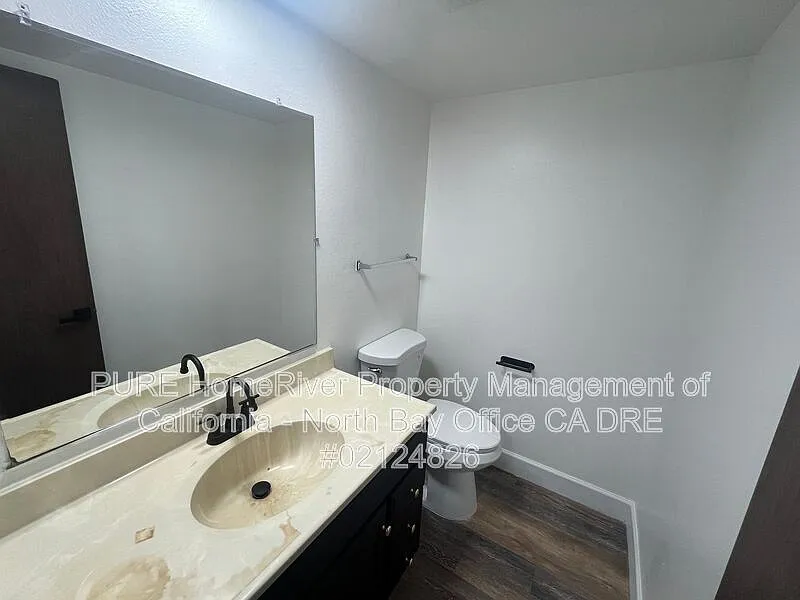 2 bed, 1.0 bath, $1,600 — Photo 4