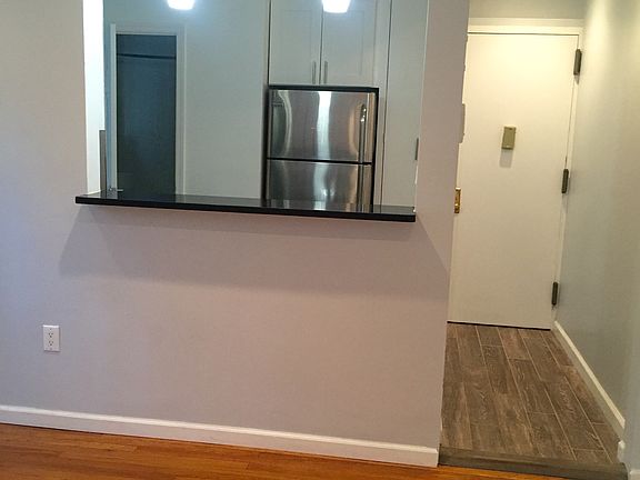 4th image of 3170 42nd St #1