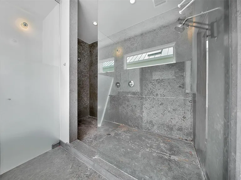 228 W 25th St — Photo 12