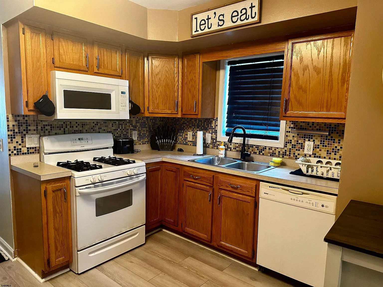 3 bed, 1.5 bath, $2,750 — Photo 3