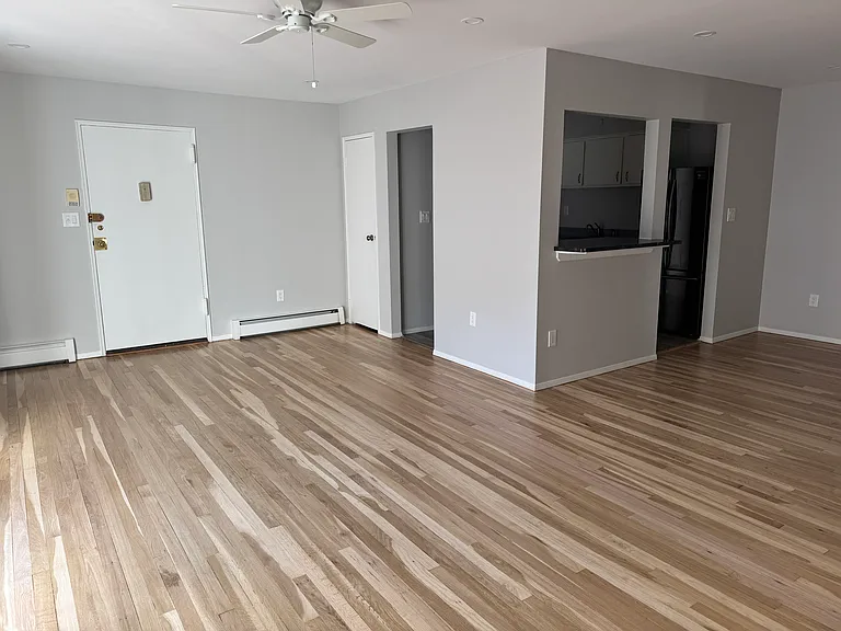 292 Hoover Ave #6 — Photo 6