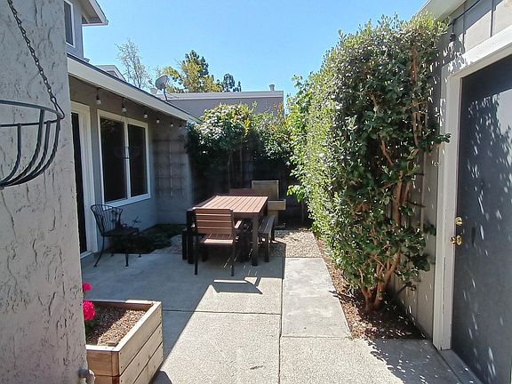 3rd image of 1028 Cumberland Pl