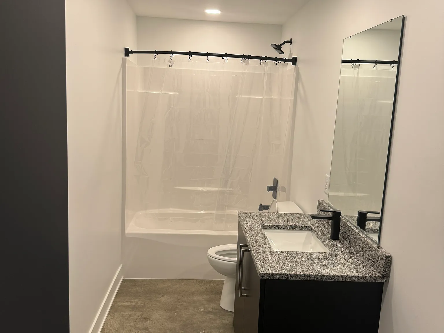 3 bed, 1201 sqft, $1,900 — Photo 4