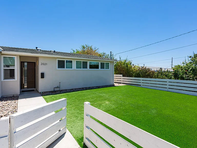 2021 Cardinal Dr — Photo 2