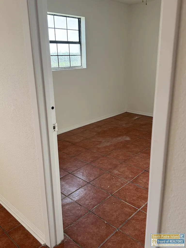 3 bed, 2.0 bath, 1200 sqft, $1,350 — Photo 3
