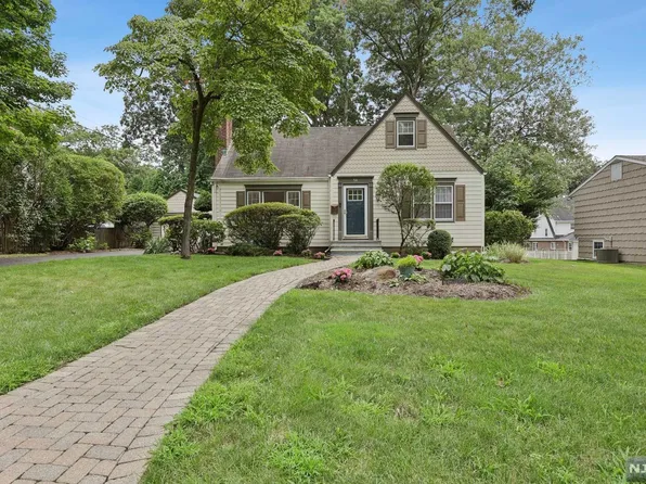 58 Midwood Ave, Allendale, NJ 07401