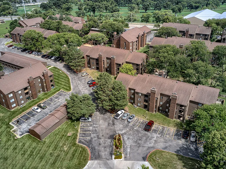 Lake Candlewood Apartments — Photo 19