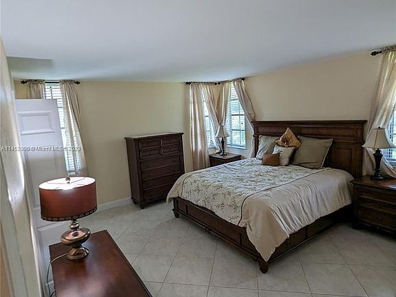 5th image of 3505 Oaks Way APT 512