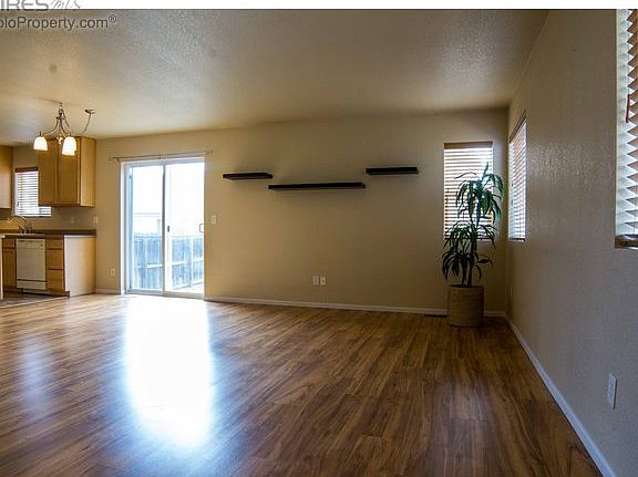 Large great room with open plan 12x16