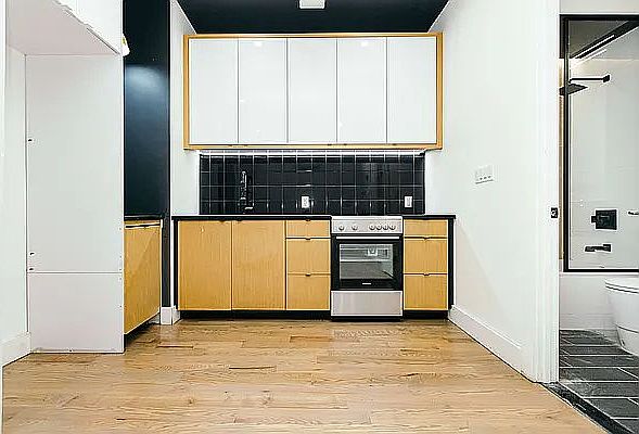 1st image of 142 Manhattan Ave #3A